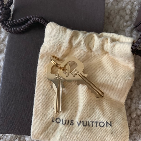 Authentic Louis Vuitton Lumineuse Handbag Black